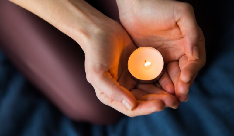 Ritual de meditación para la luna llena: paso a paso
