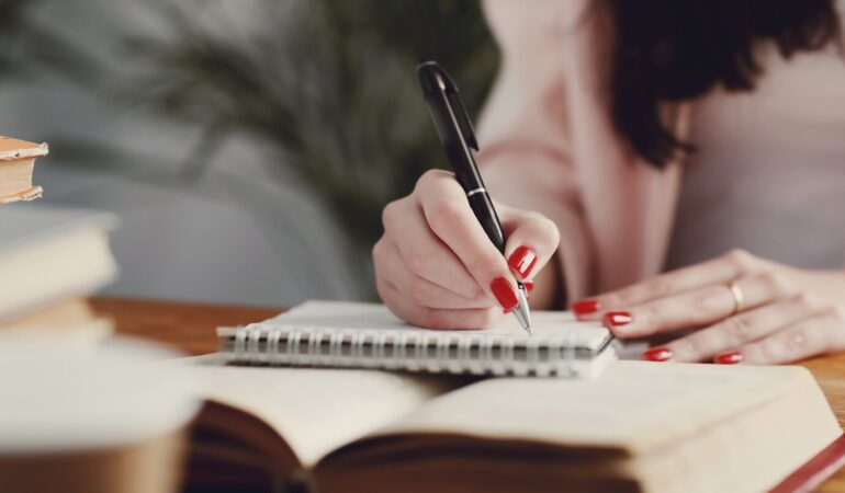 ¿Cómo empezar a hacer journaling para crecimiento personal?